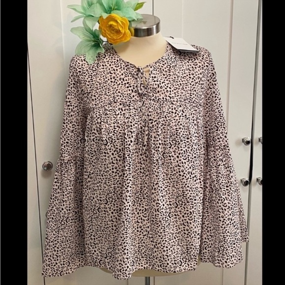 Leopard Animal Print Bell Sleeved Top by Who What Wear Sz Medium NEW! - Picture 1 of 5
